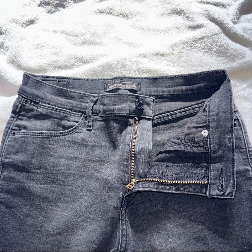 Abercrombie & Fitch Cutoff Denim Shorts – Women’s Size 2 Black Jean - Picture 2 of 3
